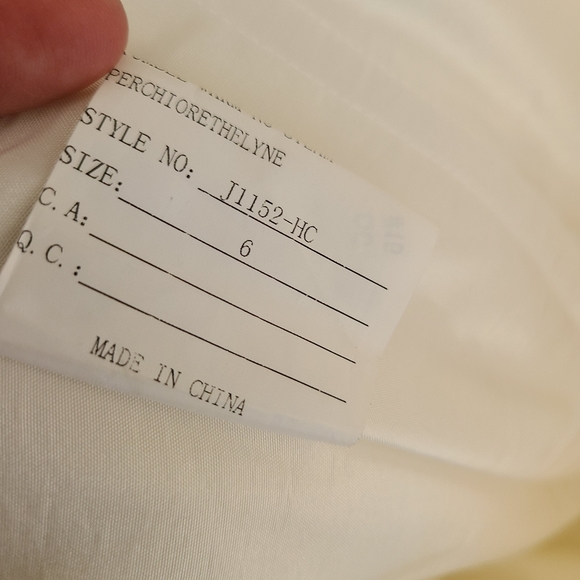 Maggie Sottero Ivory Wedding Dress J1152 size 6 - Picture 12 of 16